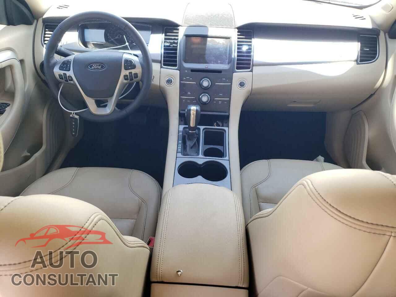 FORD TAURUS 2019 - 1FAHP2E86KG101018