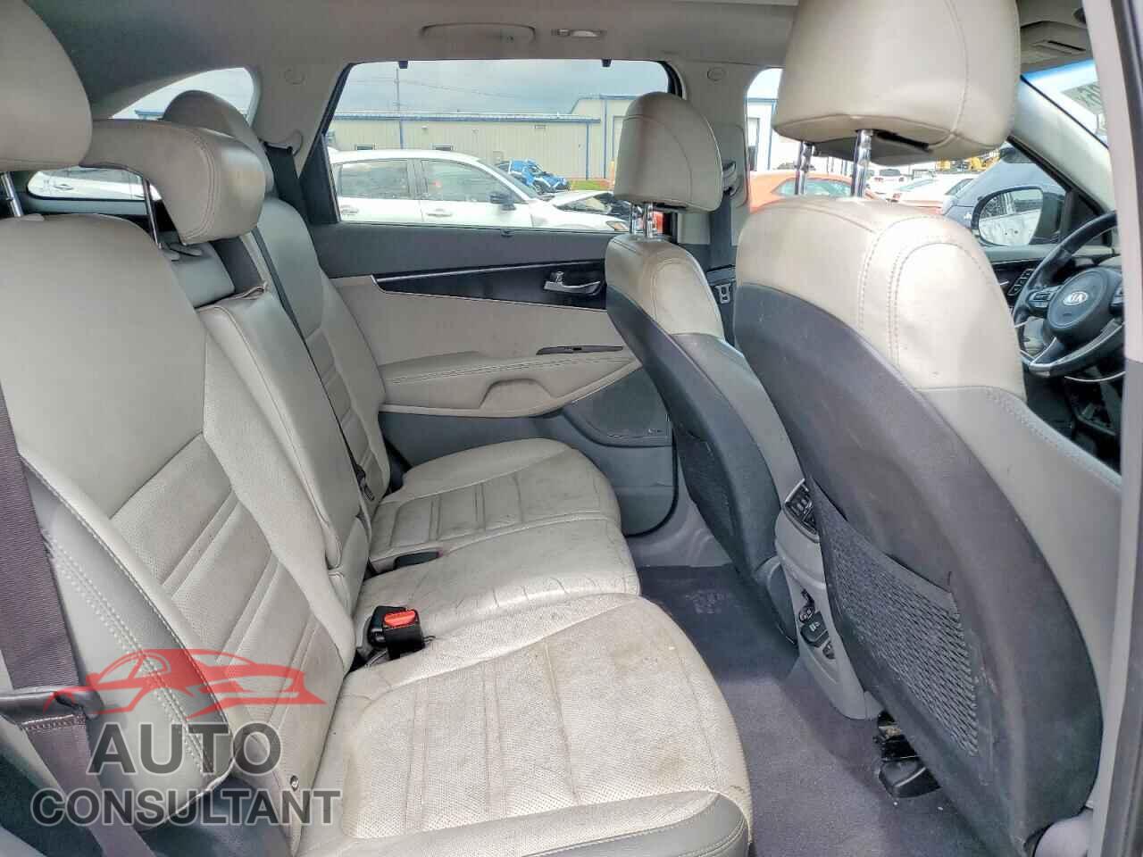 KIA SORENTO 2017 - 5XYPKDA54HG338145