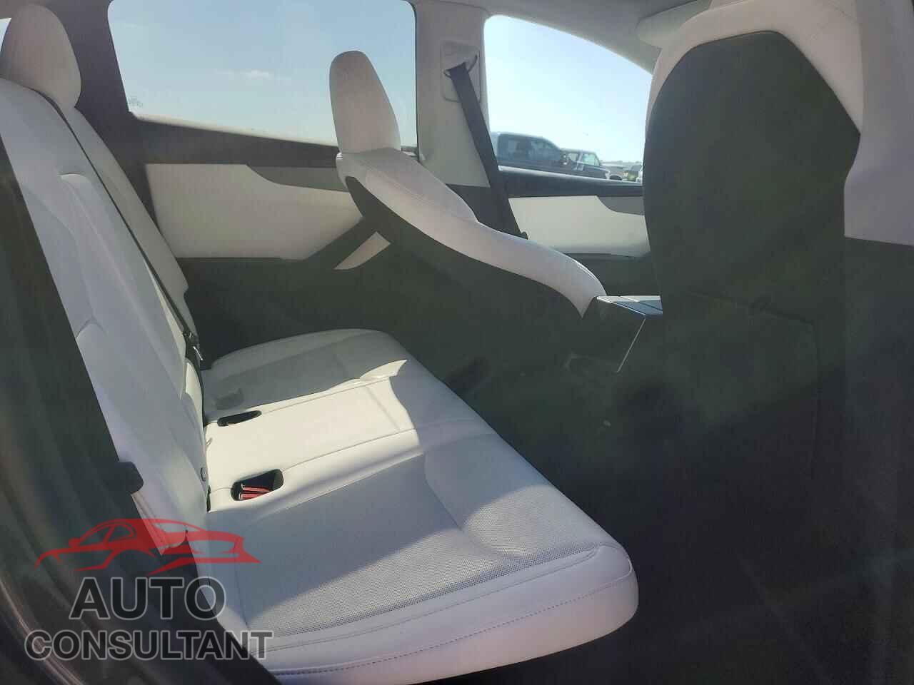 TESLA MODEL Y 2026 - 7SAYGDED2TA593724
