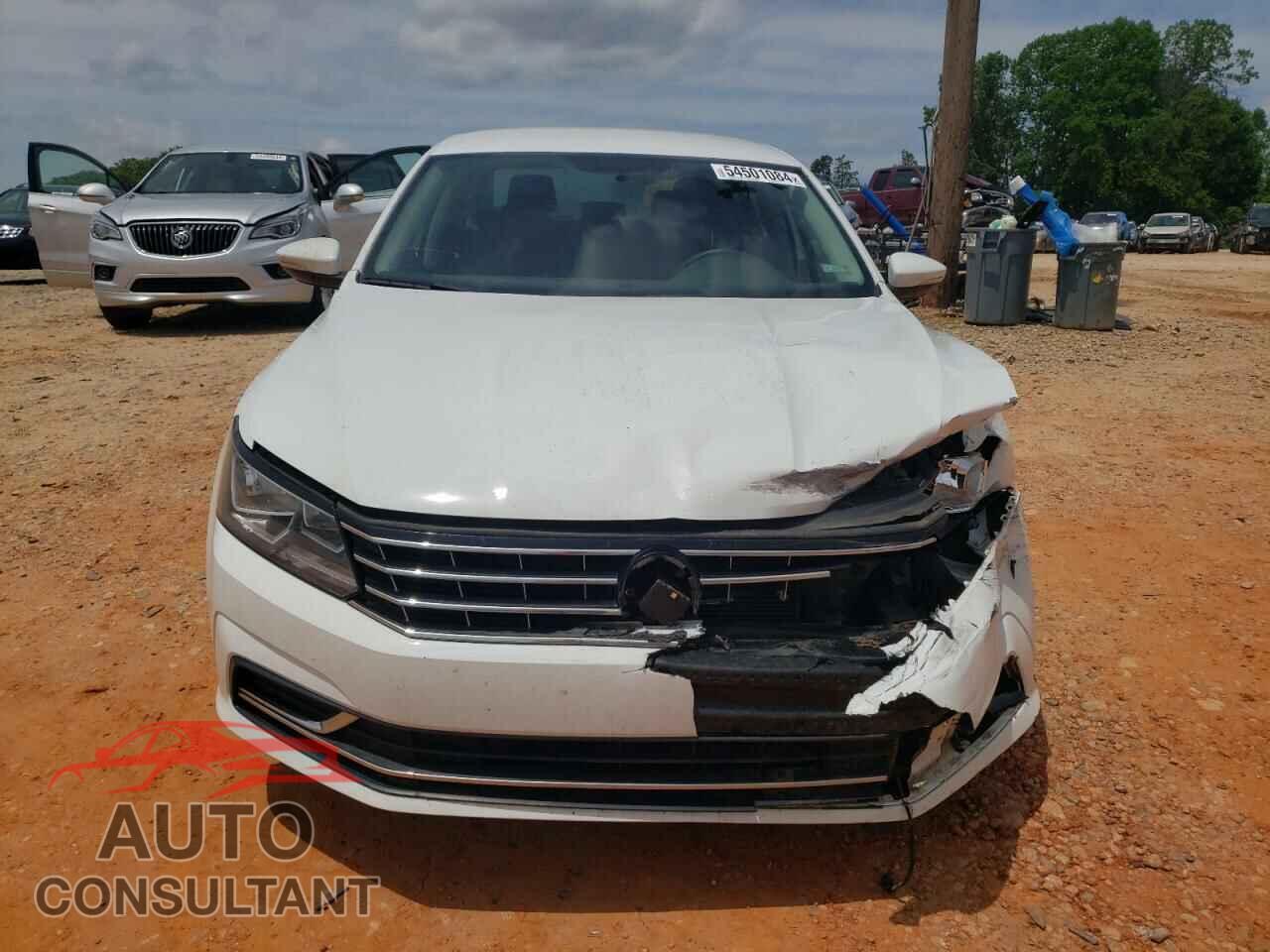 VOLKSWAGEN PASSAT 2017 - 1VWAT7A37HC003420