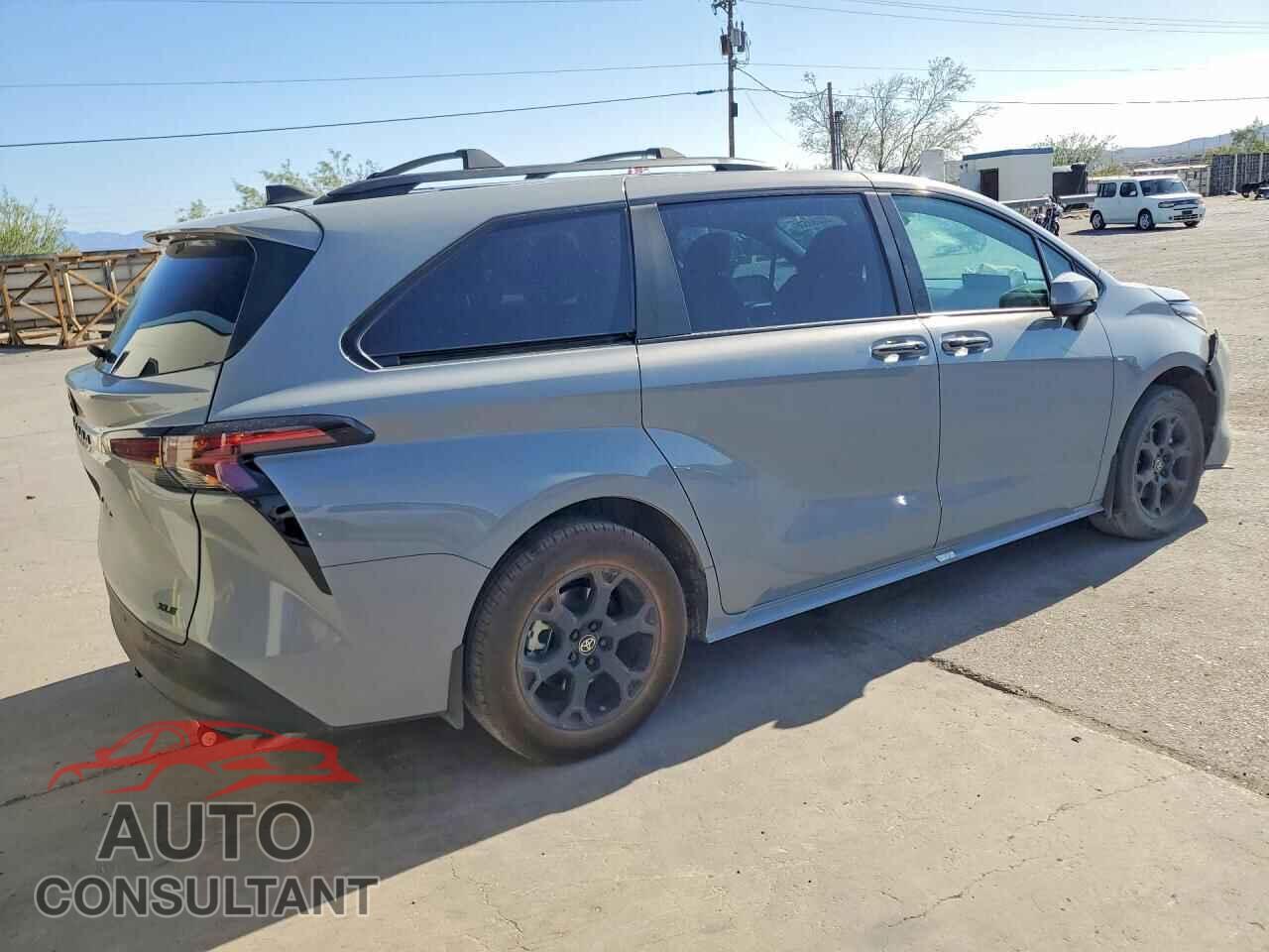 TOYOTA SIENNA 2025 - 5TDCSKFC7SS183983