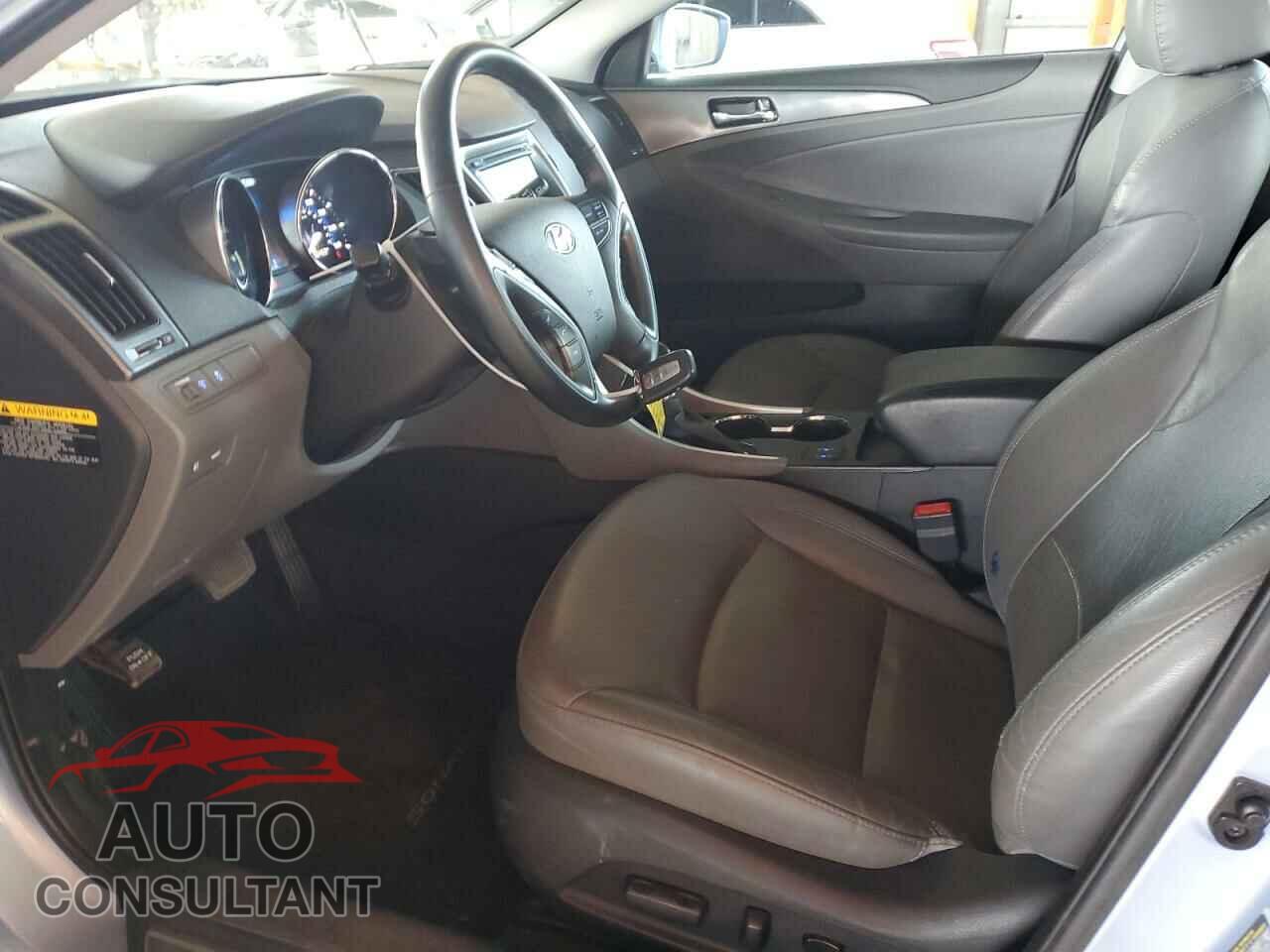 HYUNDAI SONATA 2015 - KMHEC4A42FA132228