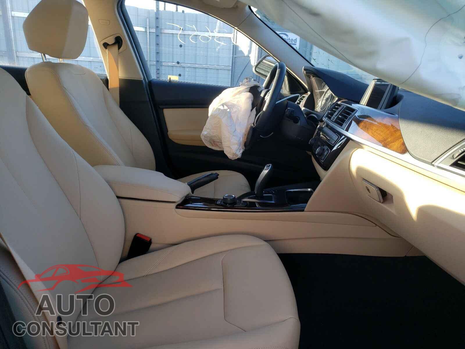 BMW 3 SERIES 2017 - WBA8A3C33HK692355