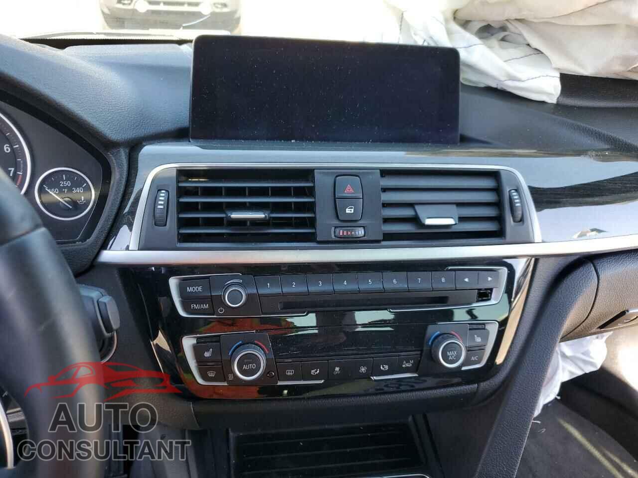 BMW 3 SERIES 2017 - WBA8E1C35HA029822