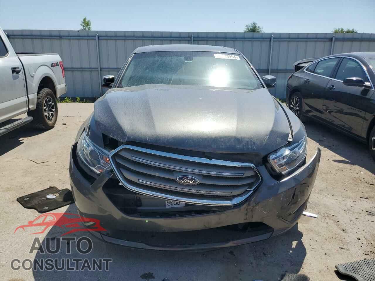 FORD TAURUS 2017 - 1FAHP2E86HG137624