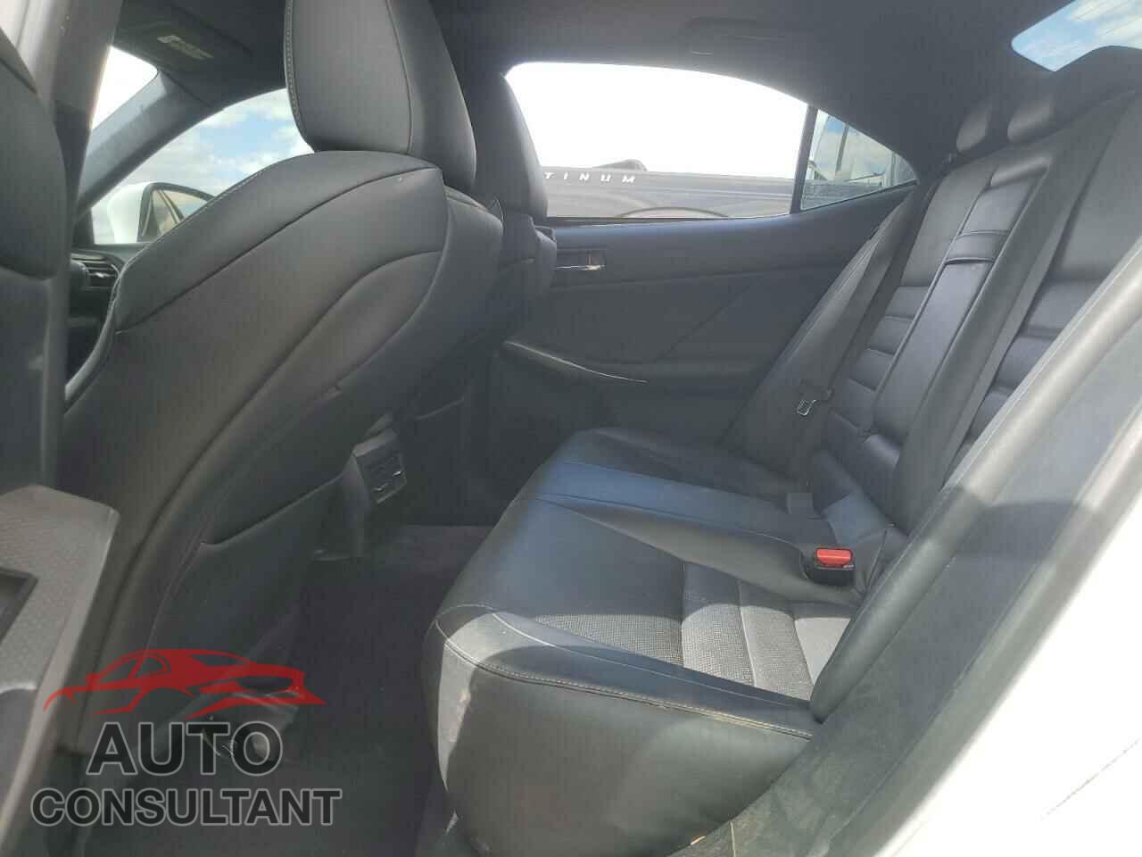 LEXUS IS 2014 - JTHCE1D20E5000153