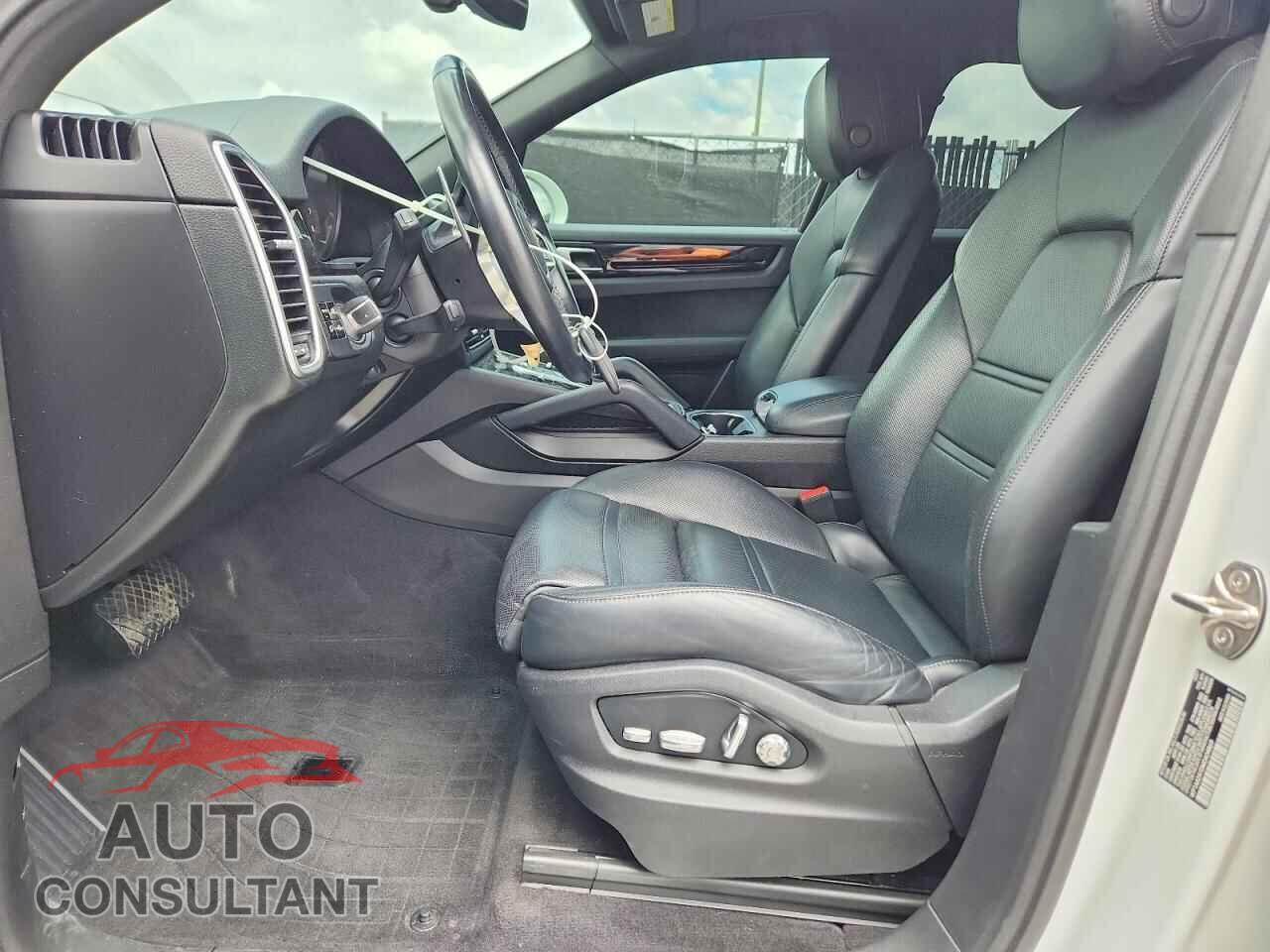 PORSCHE CAYENNE 2021 - WP1AA2AY0MDA04869