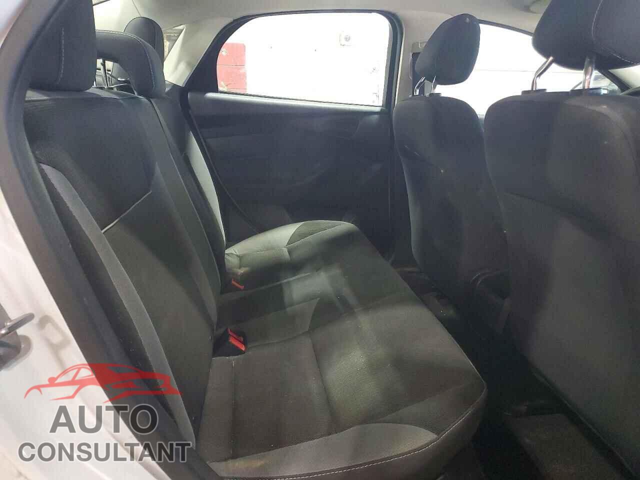 FORD FOCUS 2014 - 1FADP3E28EL381164