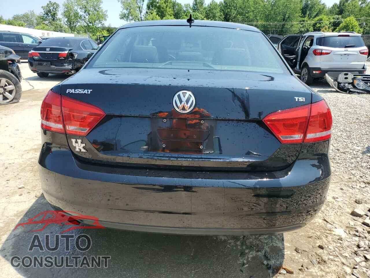 VOLKSWAGEN PASSAT 2015 - 1VWAT7A38FC100266