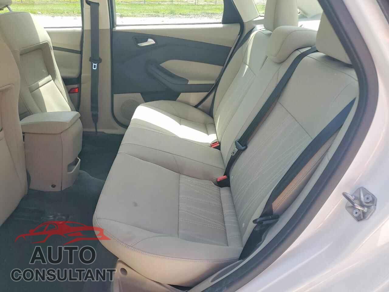 FORD FOCUS 2017 - 1FADP3F27HL256711