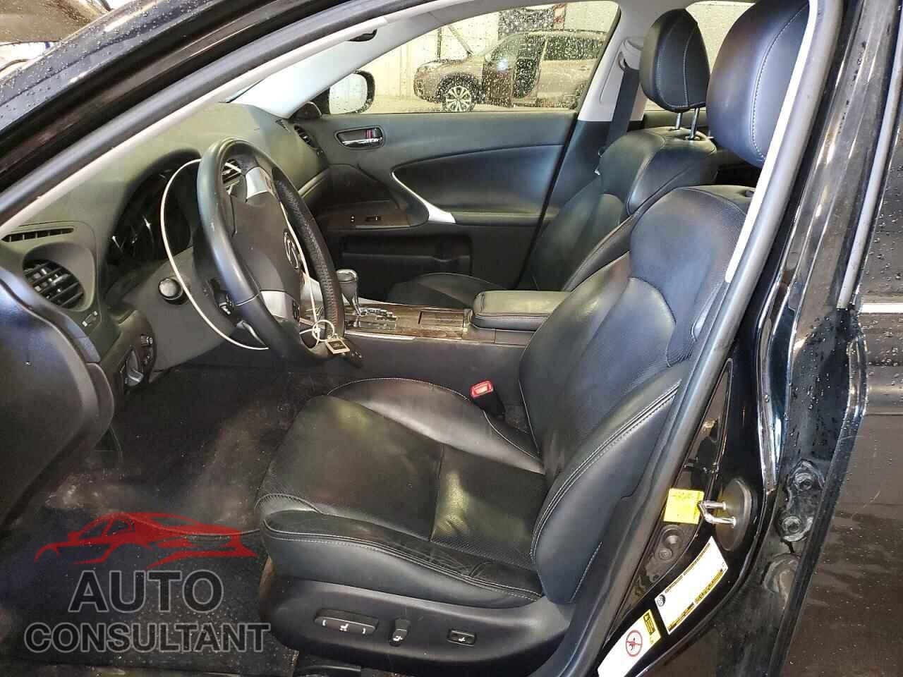 LEXUS IS 2011 - JTHCE5C2XB5001718