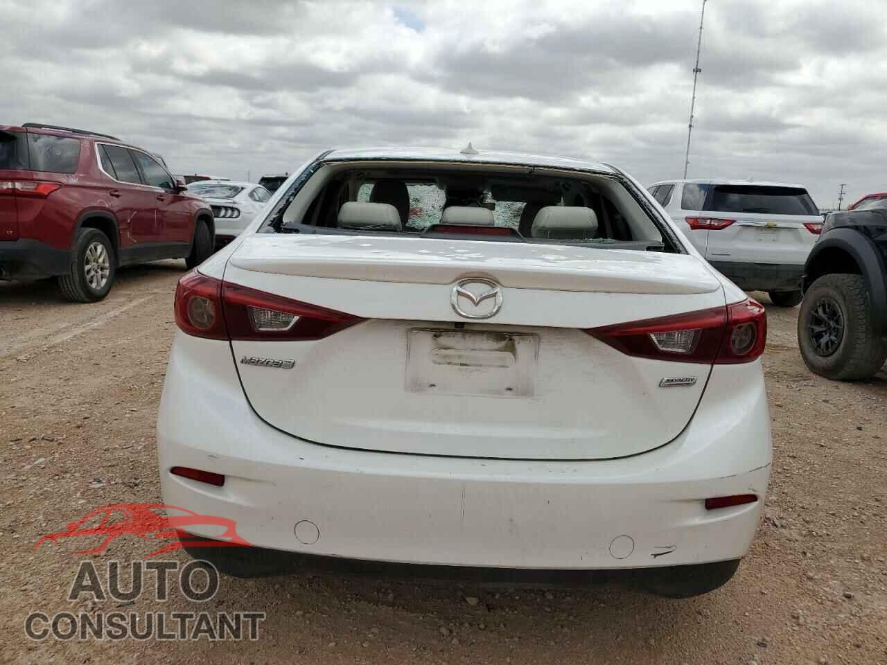 MAZDA 3 2018 - 3MZBN1W33JM254900