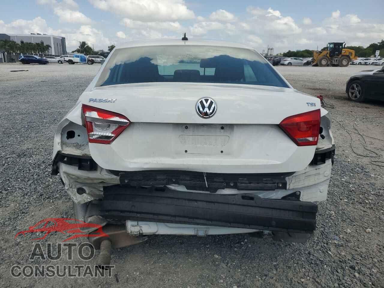 VOLKSWAGEN PASSAT 2014 - 1VWAT7A35EC082713
