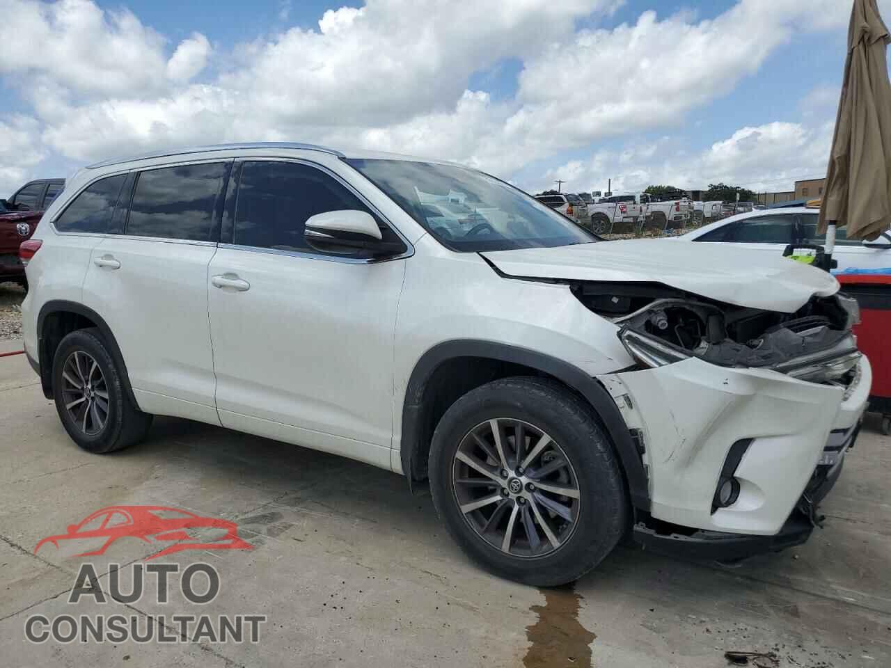 TOYOTA HIGHLANDER 2018 - 5TDKZRFH6JS535722