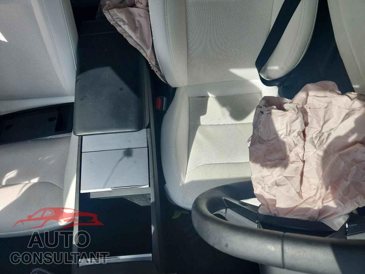 TESLA MODEL 3 2024 - 5YJ3E1EA5RF869231