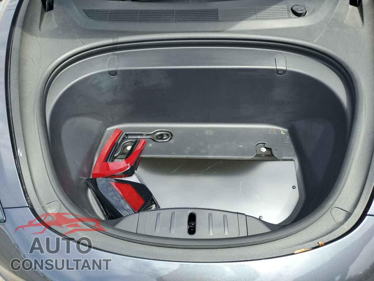 TESLA MODEL 3 2018 - 5YJ3E1EB1JF170157