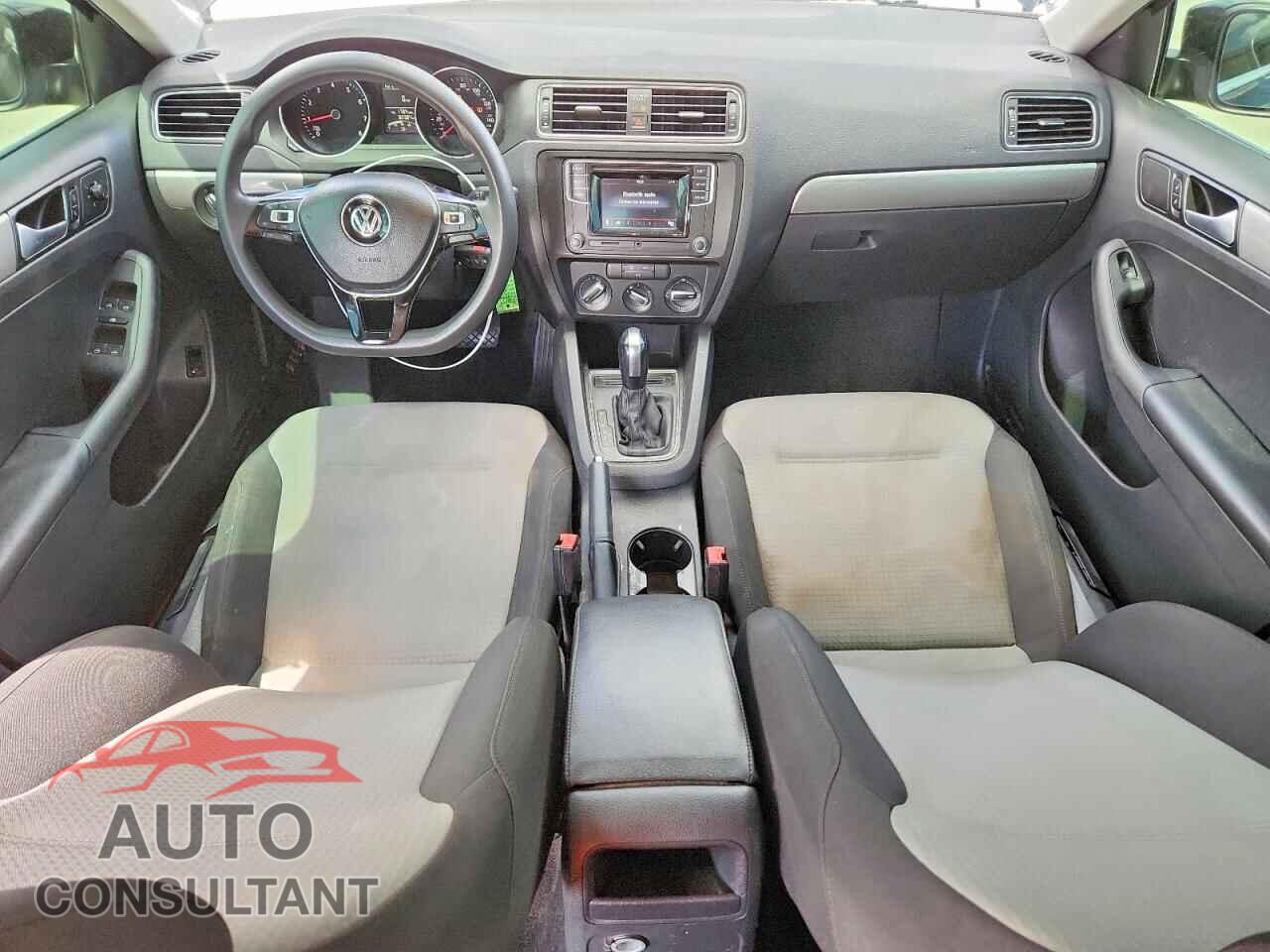 VOLKSWAGEN JETTA 2017 - 3VW2B7AJ4HM404802