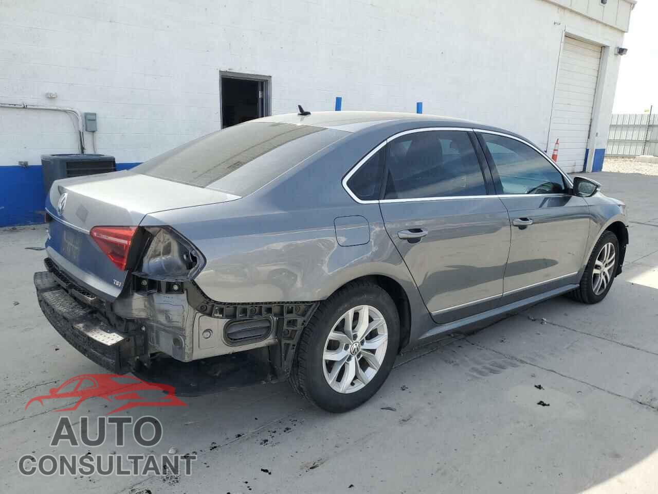 VOLKSWAGEN PASSAT 2017 - 1VWAT7A35HC084501