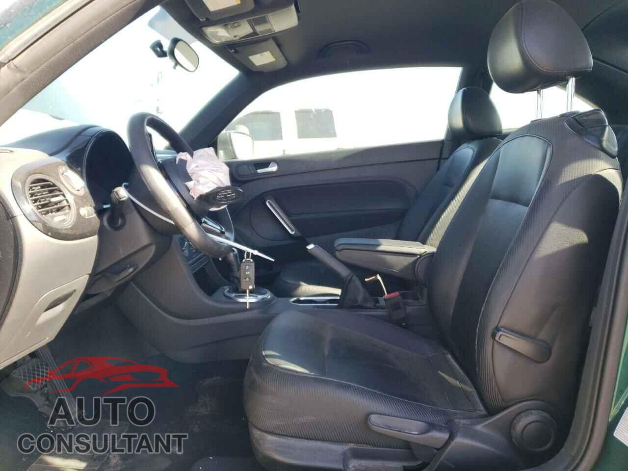 VOLKSWAGEN BEETLE 2017 - 3VWF17ATXHM618277