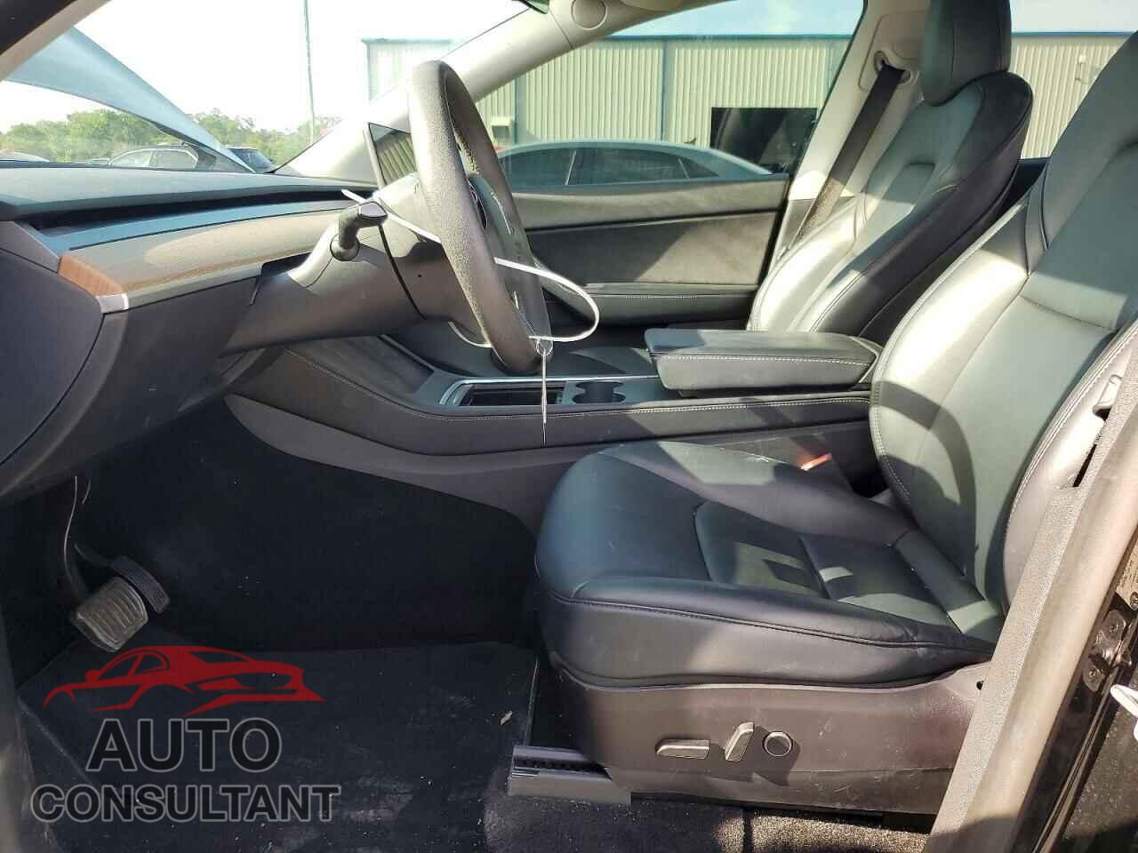 TESLA MODEL Y 2021 - 5YJYGAEE5MF188384