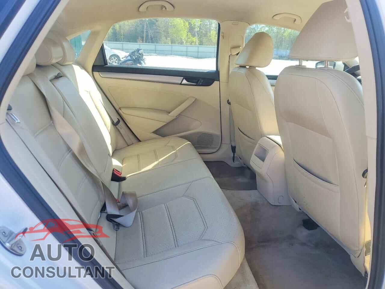 VOLKSWAGEN PASSAT 2015 - 1VWAT7A31FC088638