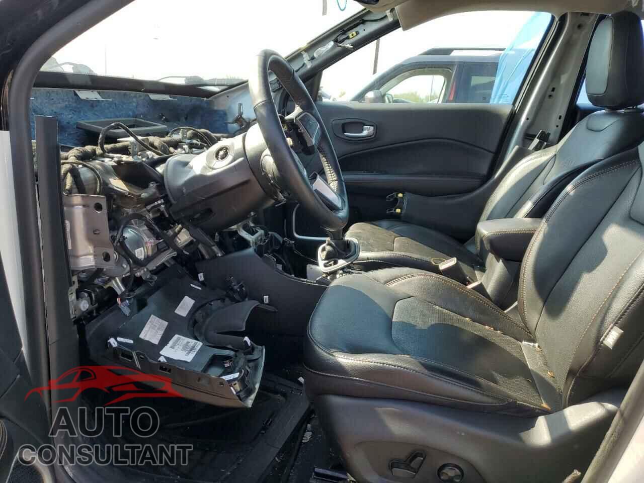 JEEP COMPASS 2020 - 3C4NJDCB5LT261025