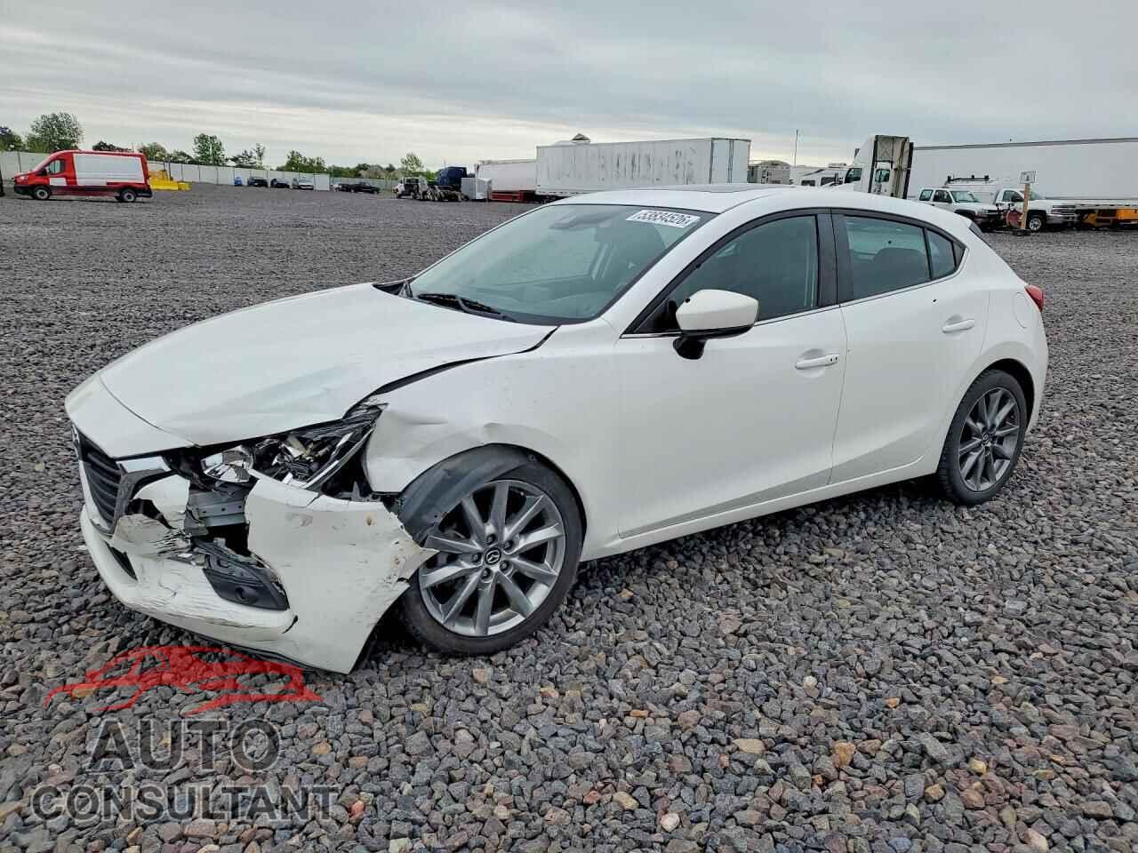 MAZDA 3 2018 - 3MZBN1L33JM223991