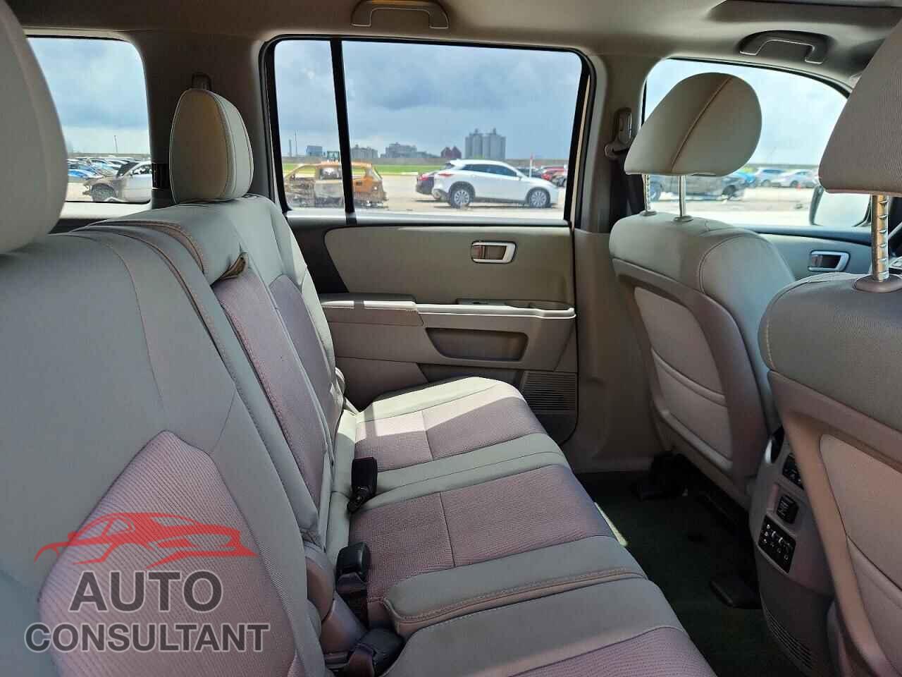 HONDA PILOT 2015 - 5FNYF3H30FB026917