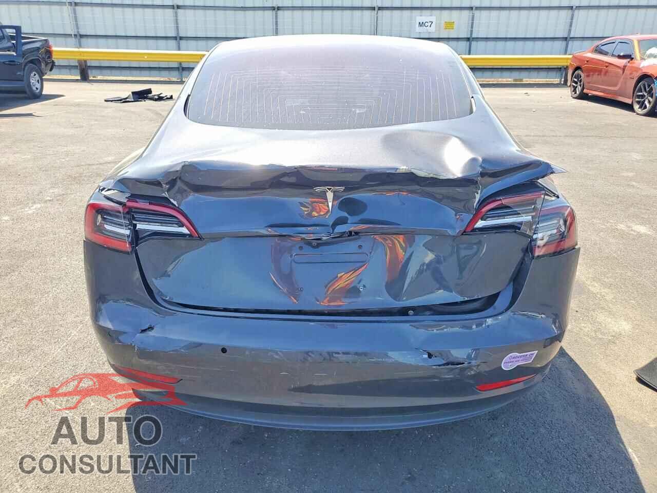 TESLA MODEL 3 2018 - 5YJ3E1EAXJF028235