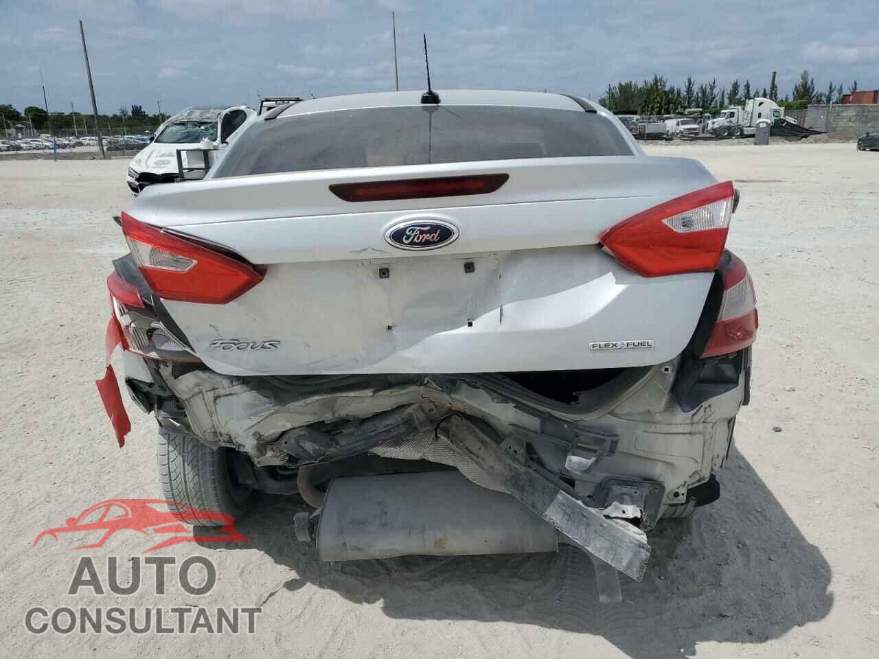FORD FOCUS 2014 - 1FADP3E20EL140361