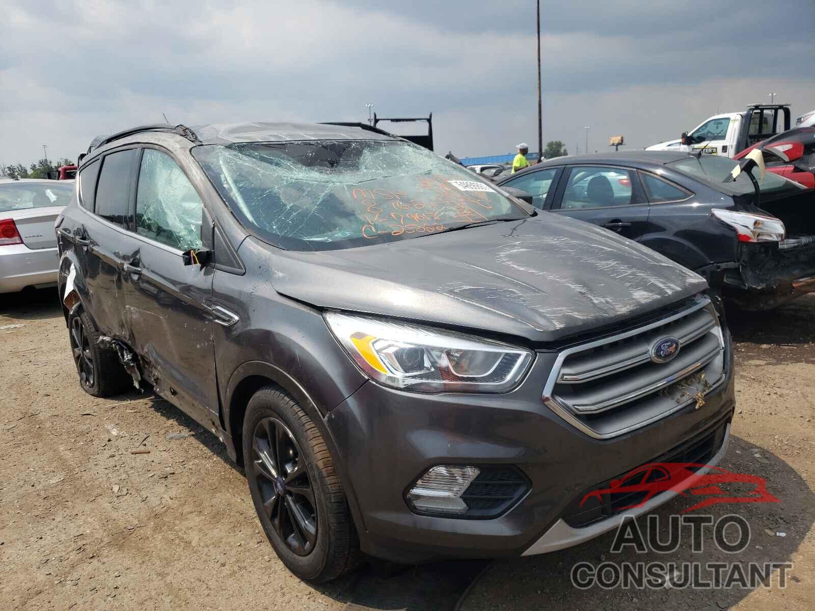 FORD ESCAPE 2017 - 1FMCU0GD5HUA79613