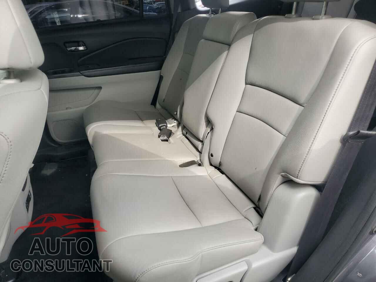 HONDA PILOT 2017 - 5FNYF5H97HB007641