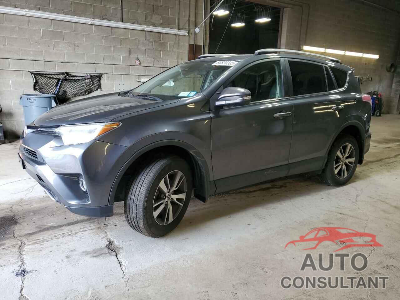 TOYOTA RAV4 2017 - JTMRFREV6HD211805