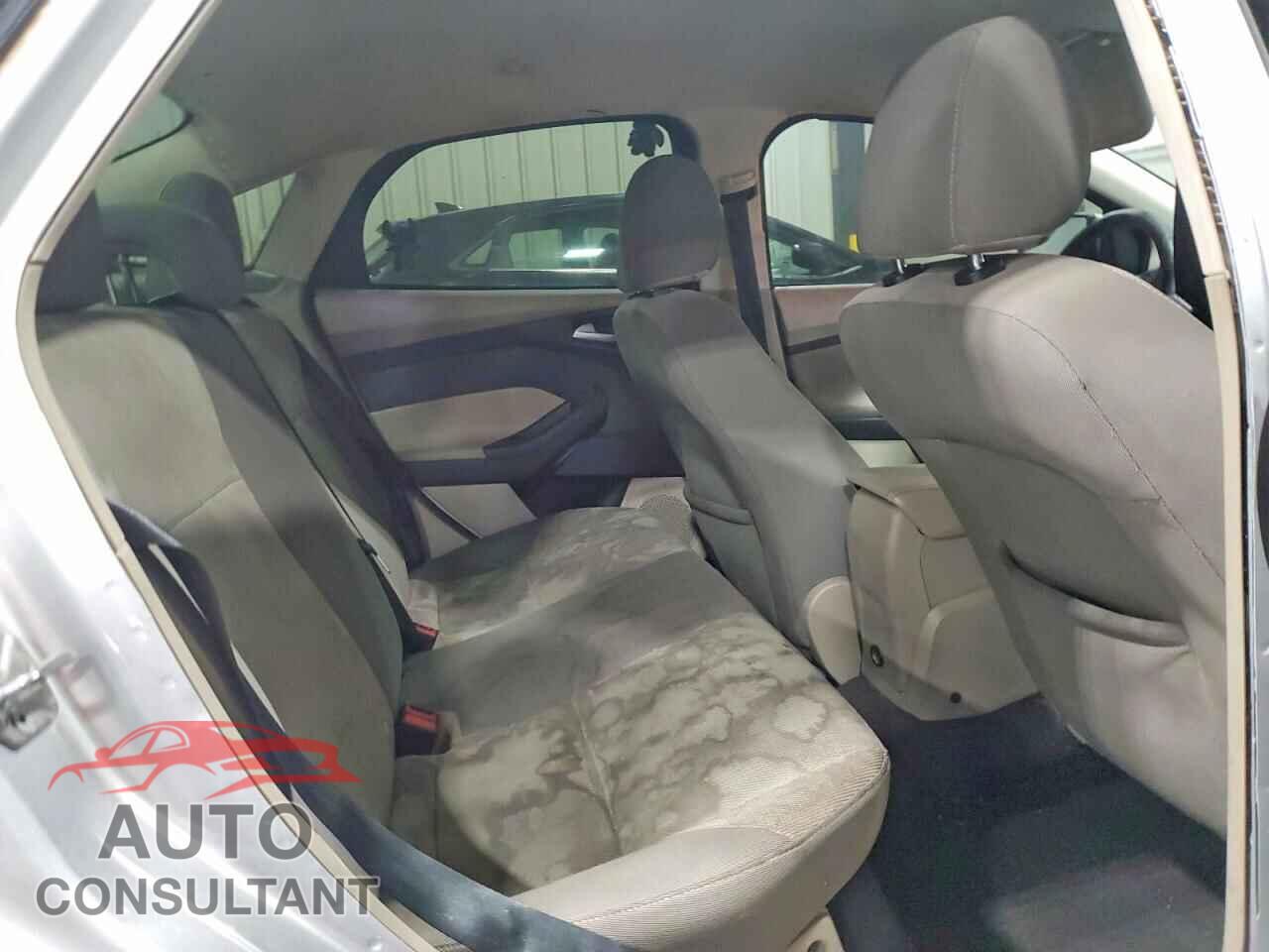 FORD FOCUS 2014 - 1FADP3F26EL393926
