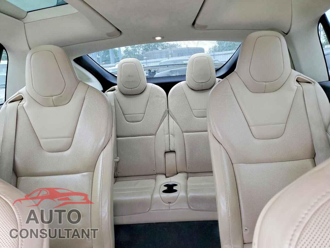 TESLA MODEL X 2016 - 5YJXCBE26GF015903
