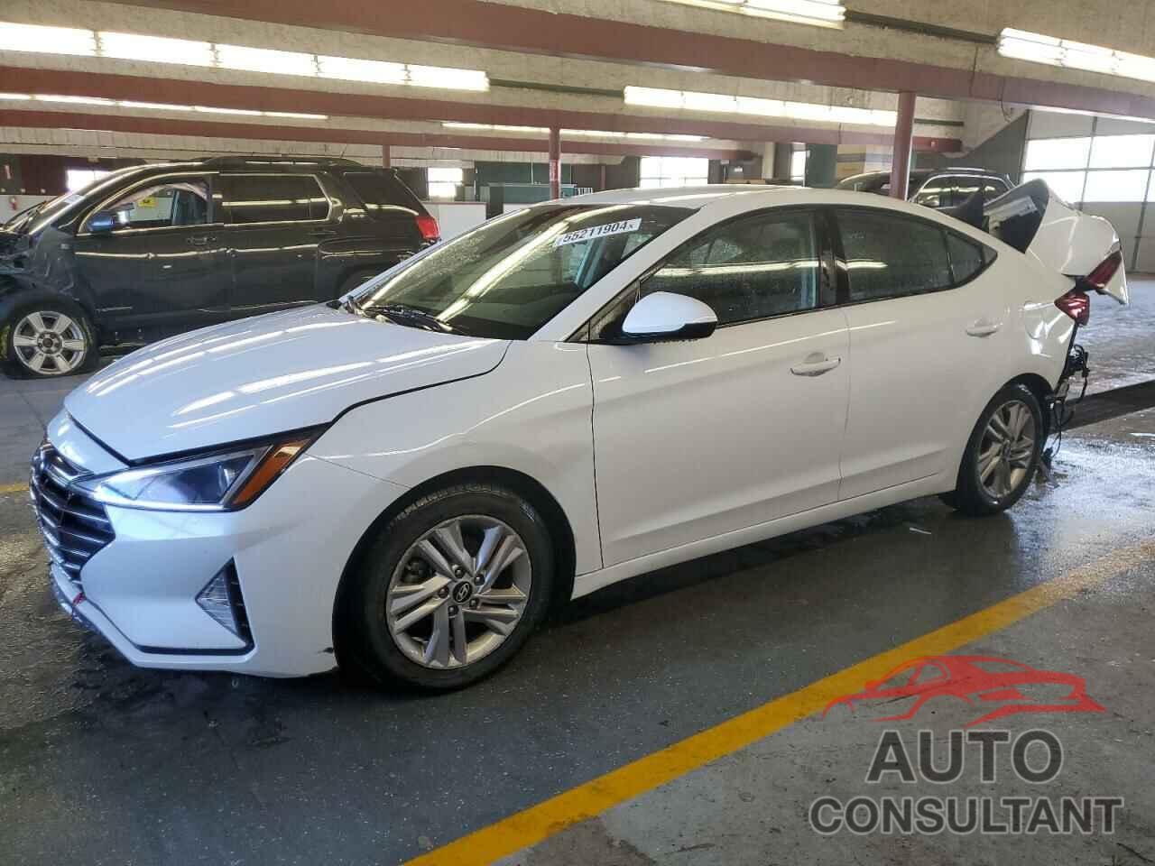 HYUNDAI ELANTRA 2019 - 5NPD84LF4KH455912