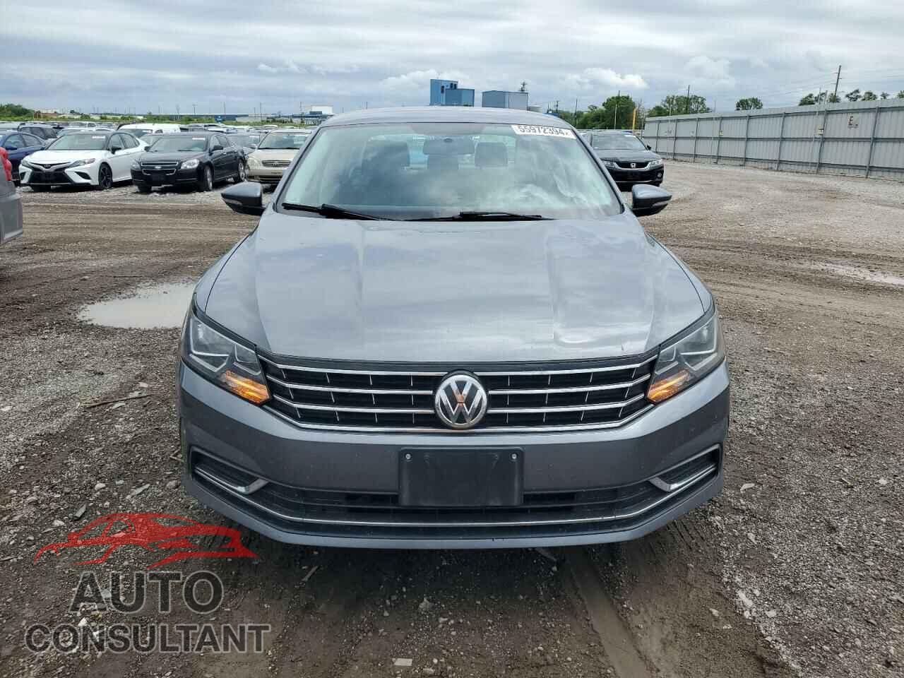 VOLKSWAGEN PASSAT 2017 - 1VWAT7A37HC077761