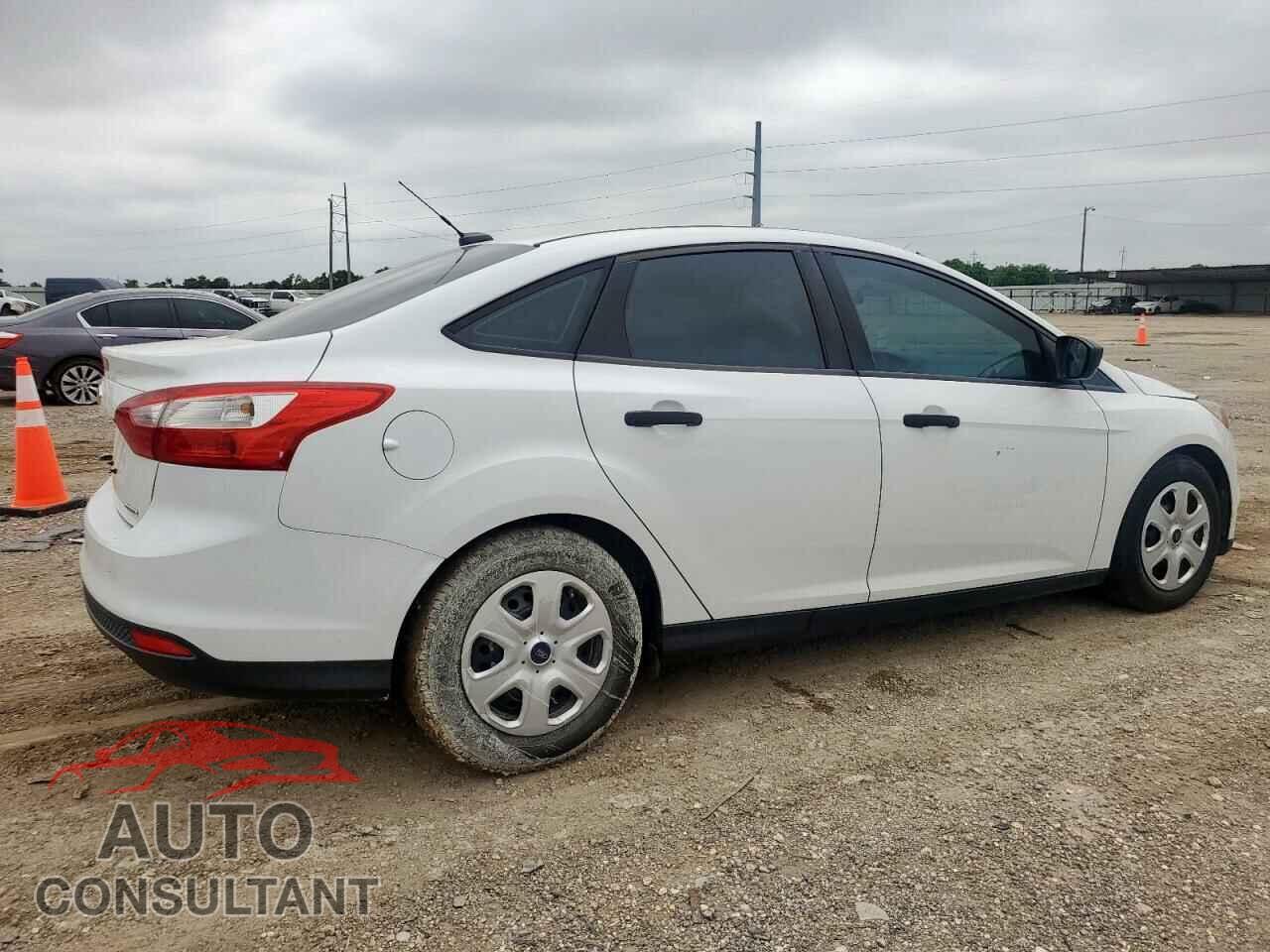 FORD FOCUS 2013 - 1FADP3E24DL139373