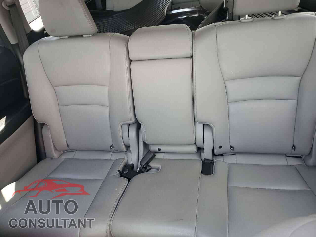 HONDA PILOT 2017 - 5FNYF6H72HB077746