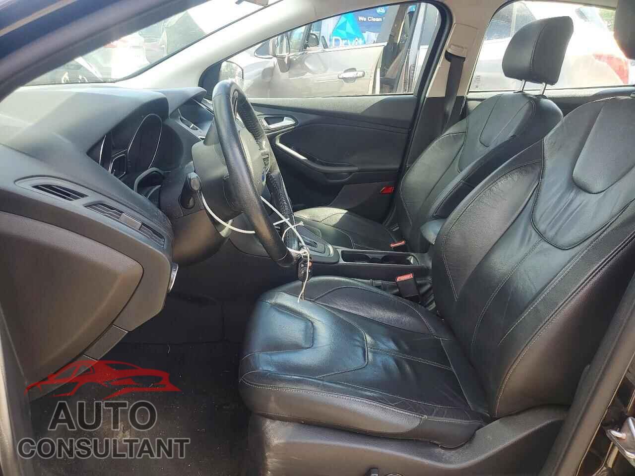 FORD FOCUS 2015 - 1FADP3F23FL270957