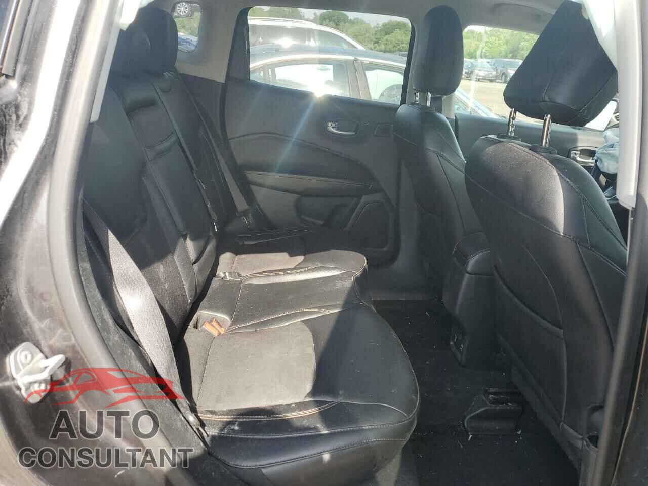 JEEP COMPASS 2018 - 3C4NJDBB0JT146993