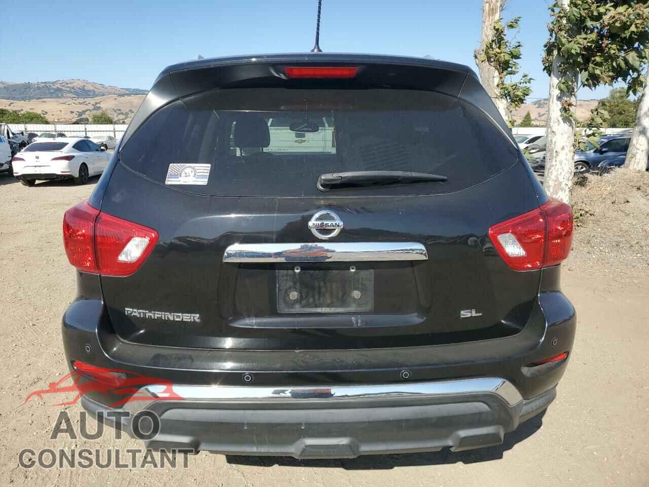 NISSAN PATHFINDER 2018 - 5N1DR2MN4JC608205