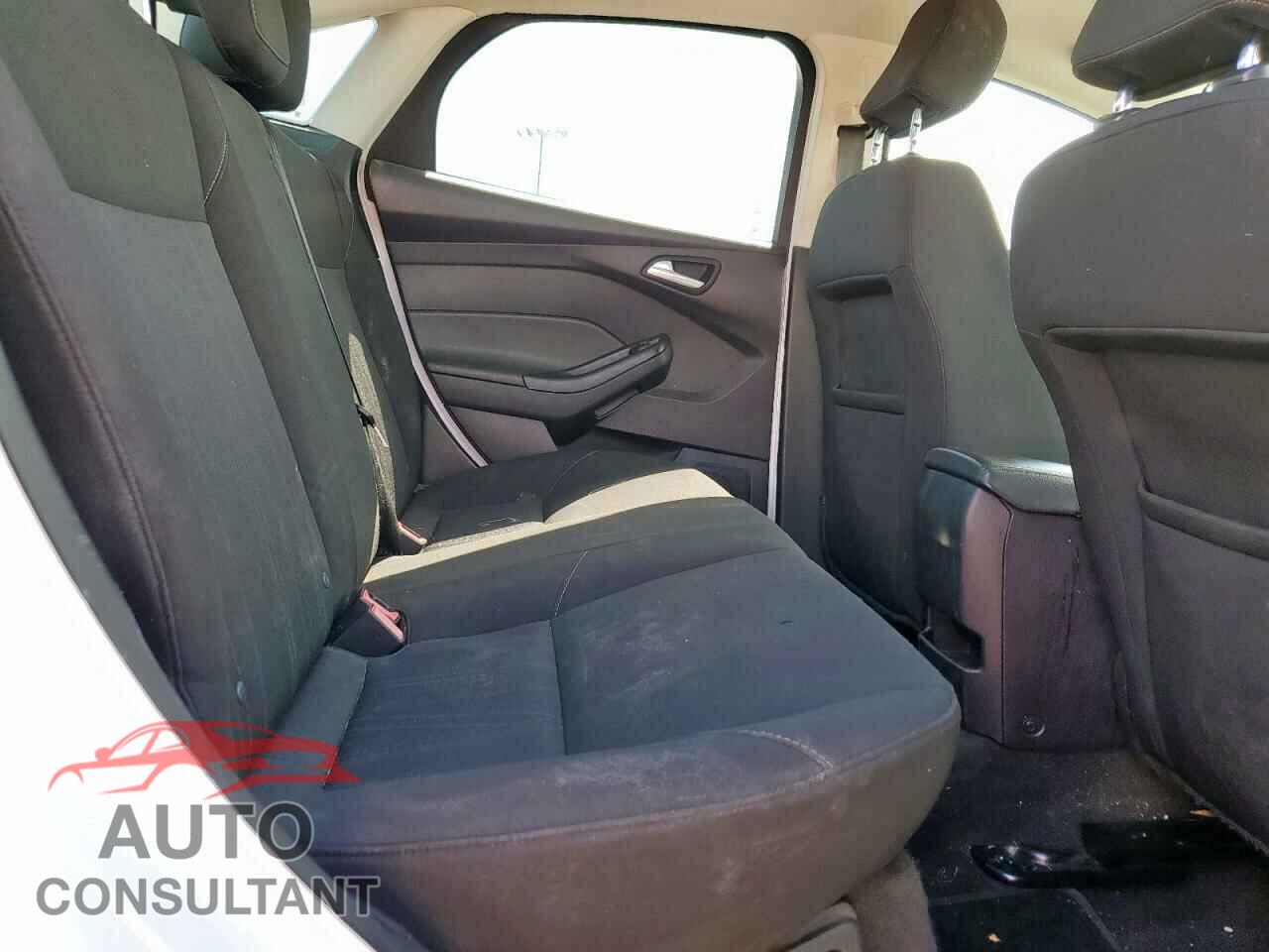 FORD FOCUS 2015 - 1FADP3F26FL243784