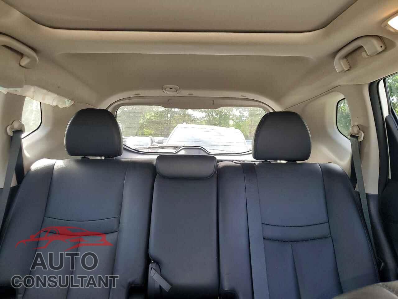 NISSAN ROGUE 2015 - 5N1AT2MV1FC857802