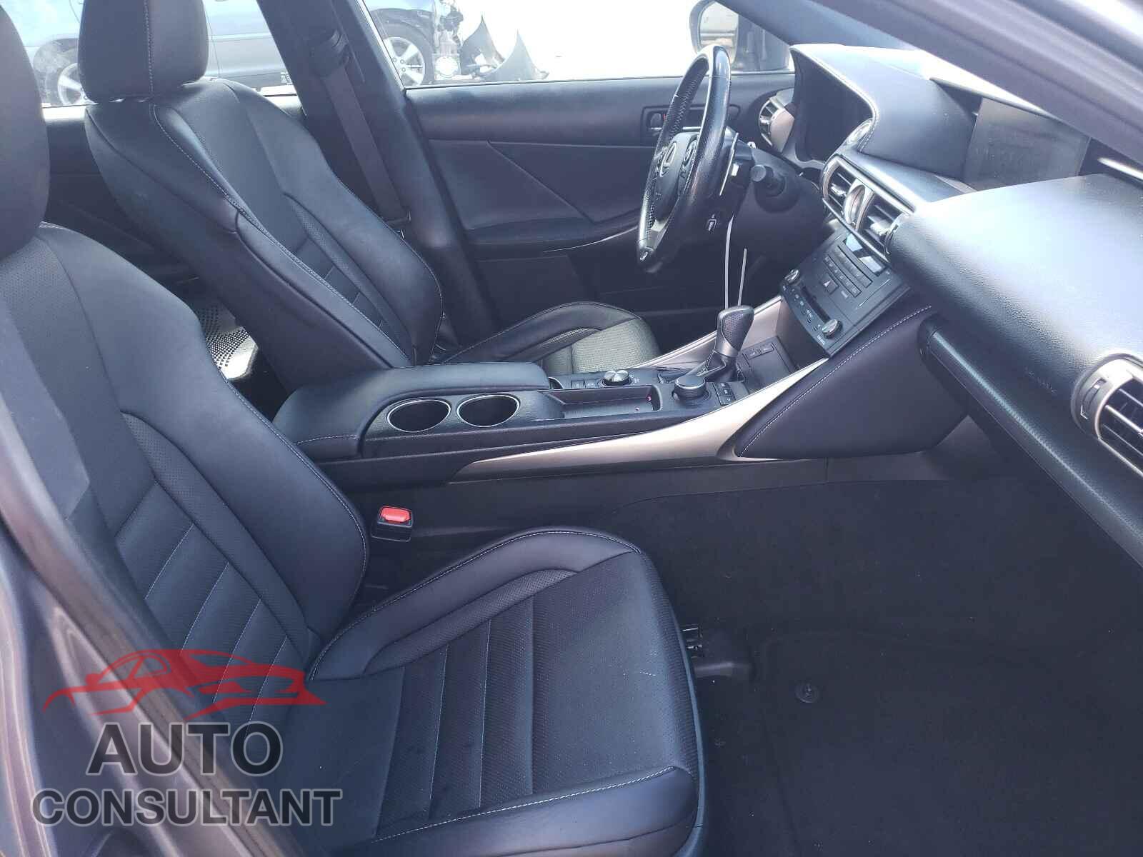 LEXUS IS 2016 - JTHBA1D21G5016520