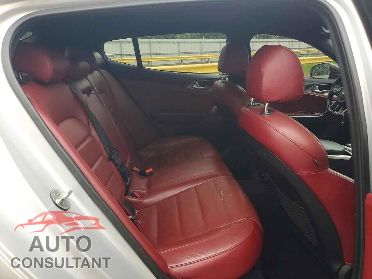 KIA STINGER 2018 - KNAE55LC0J6024367