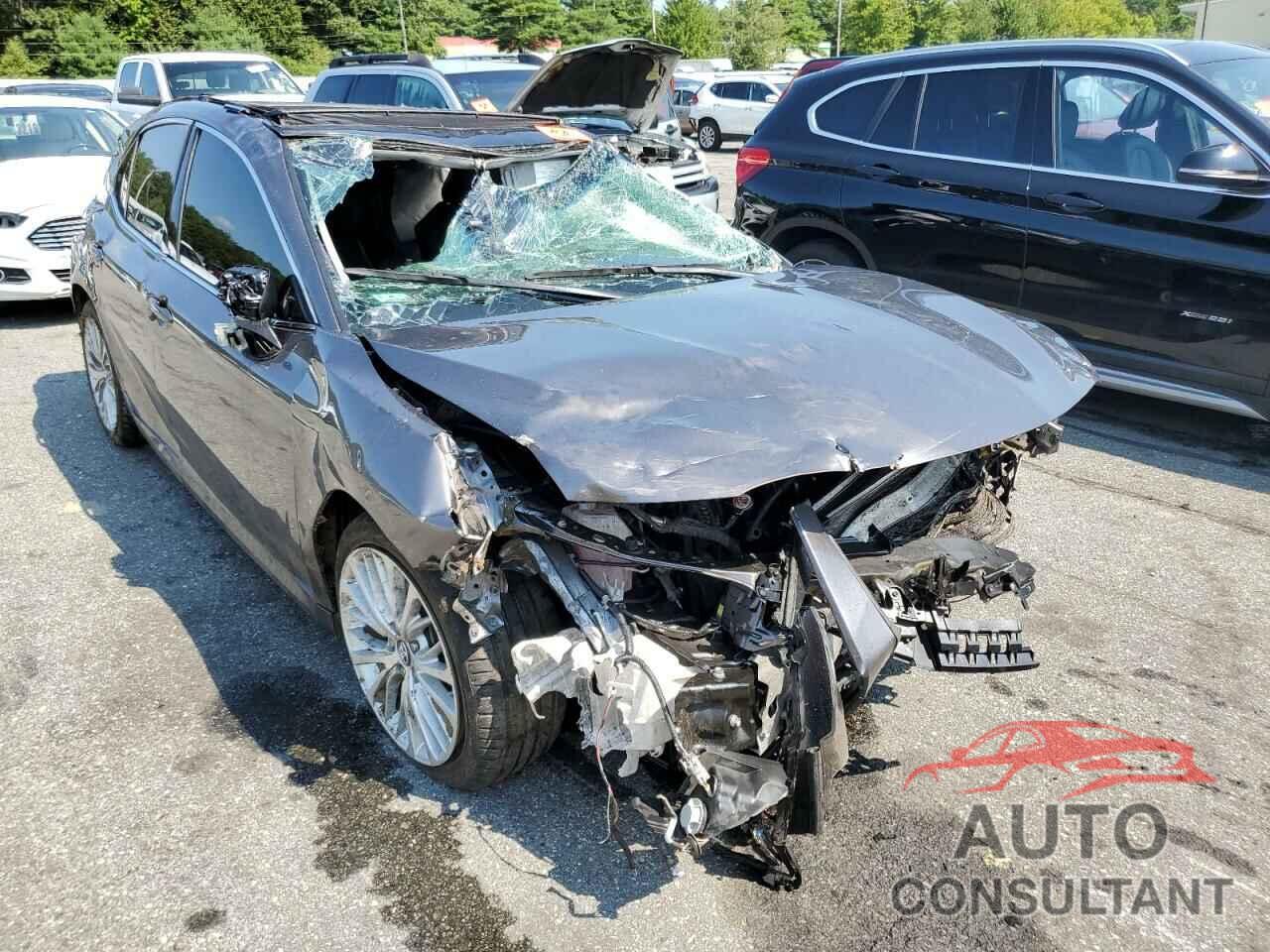 TOYOTA CAMRY 2018 - 4T1B11HK9JU002482