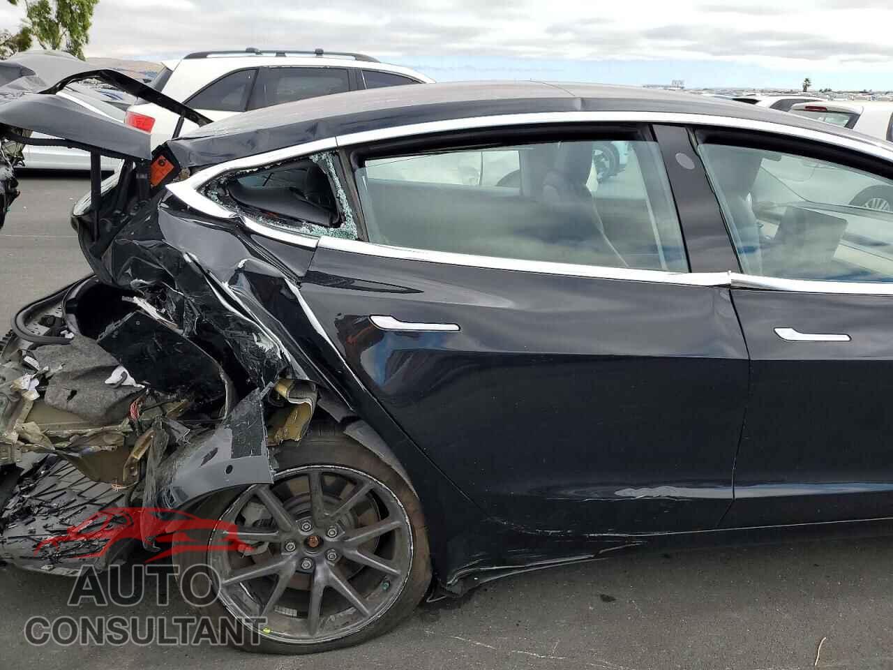TESLA MODEL 3 2018 - 5YJ3E1EA8JF044109