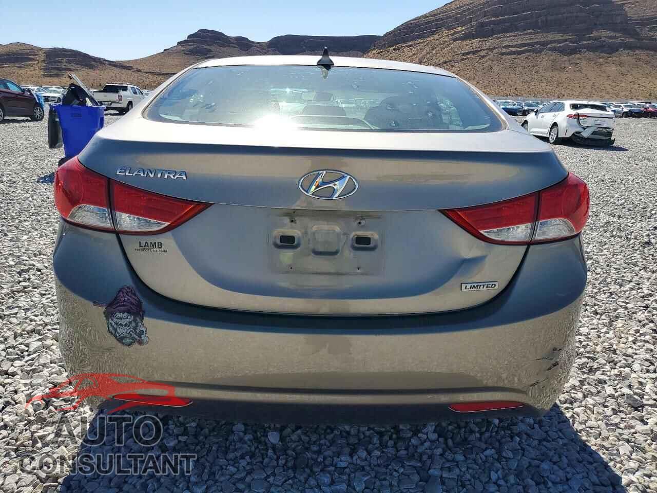 HYUNDAI ELANTRA 2013 - 5NPDH4AE3DH295485