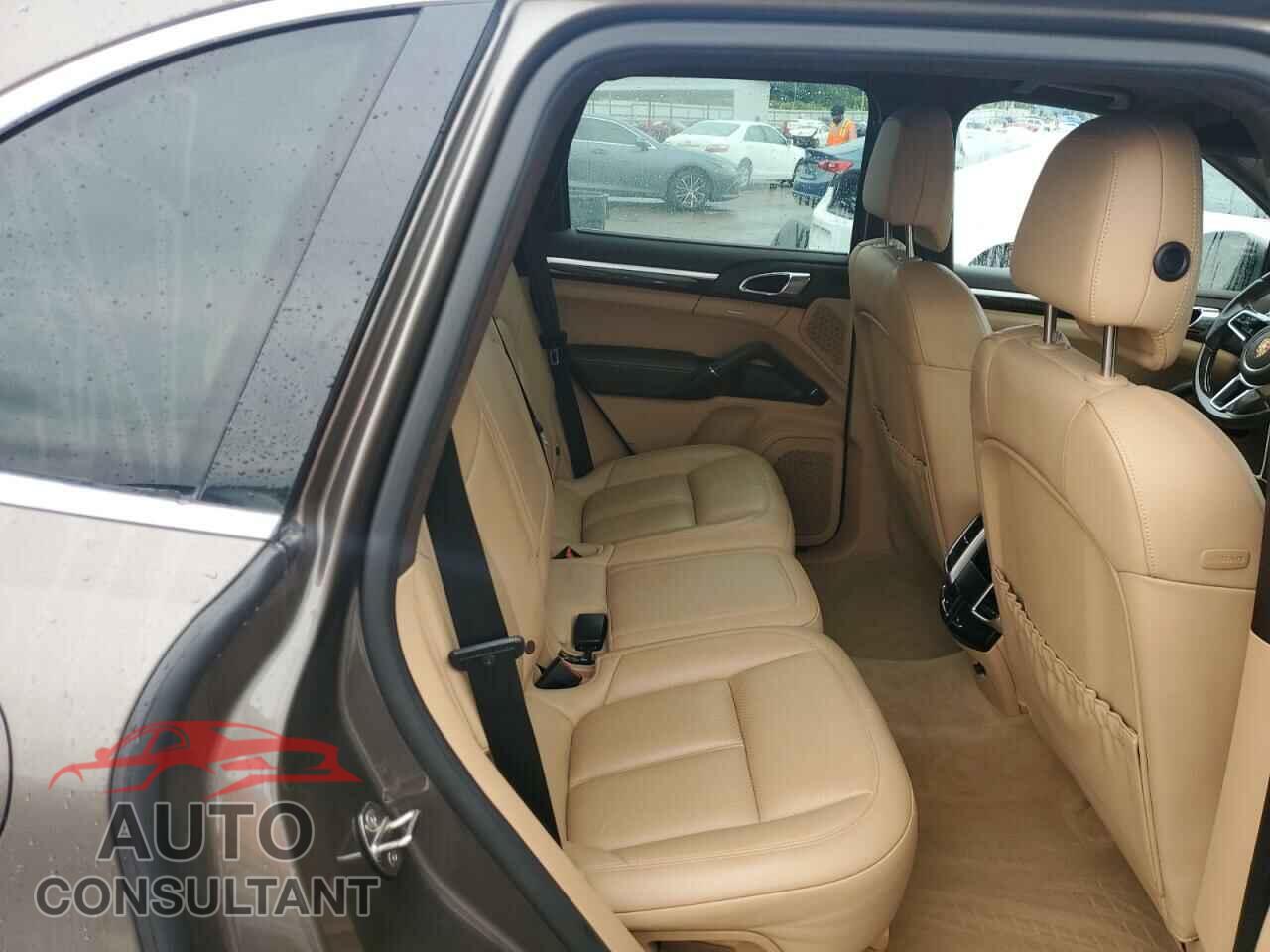 PORSCHE CAYENNE 2016 - WP1AA2A21GLA00867